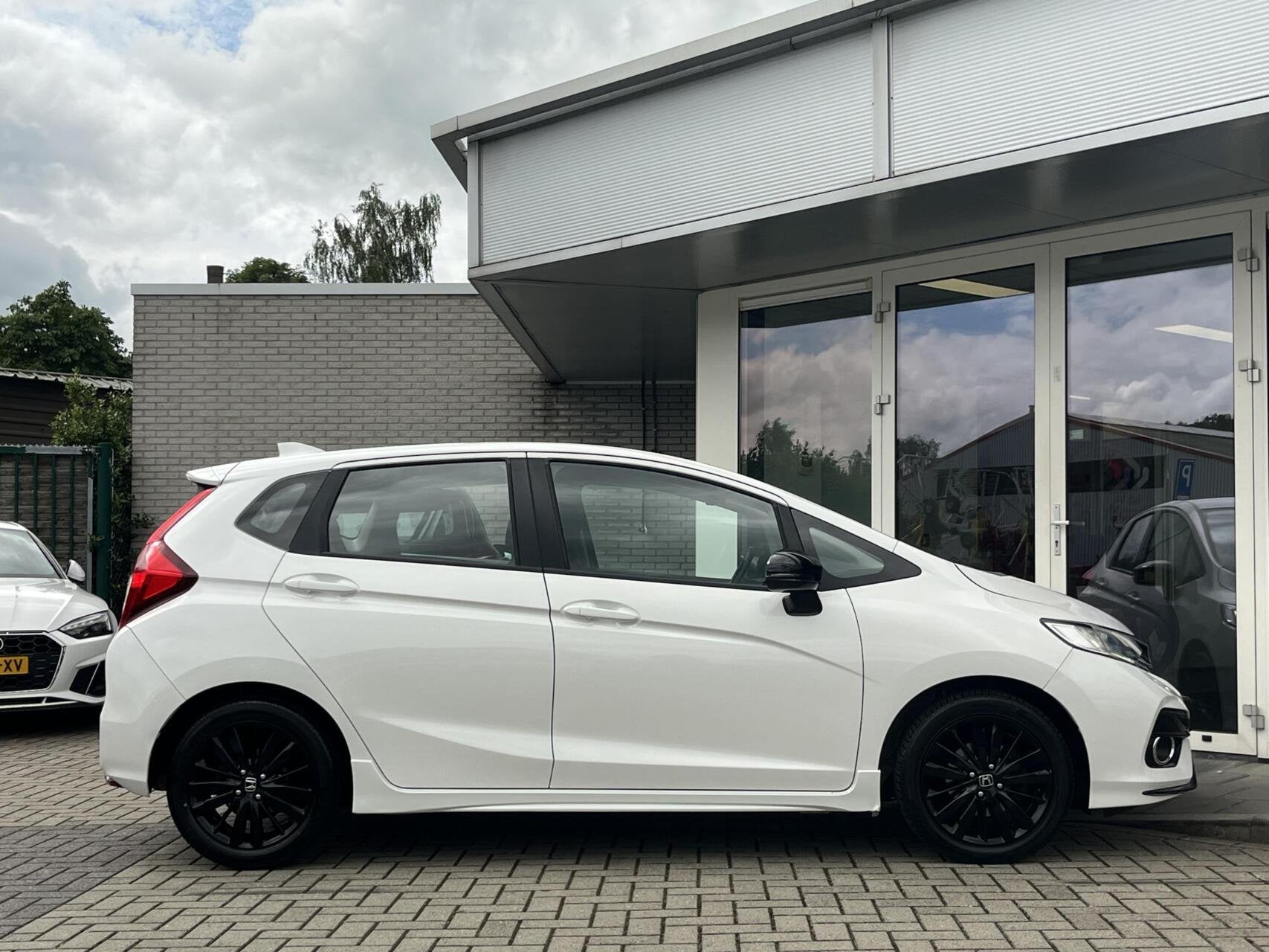 Honda Jazz 1.5 i-VTEC Dynamic 131PK TREKHAAK+1E EIG.+LED+PDC, Dealer onderhouden, 4 cilinders, 1096 kg, Origineel Nederlands