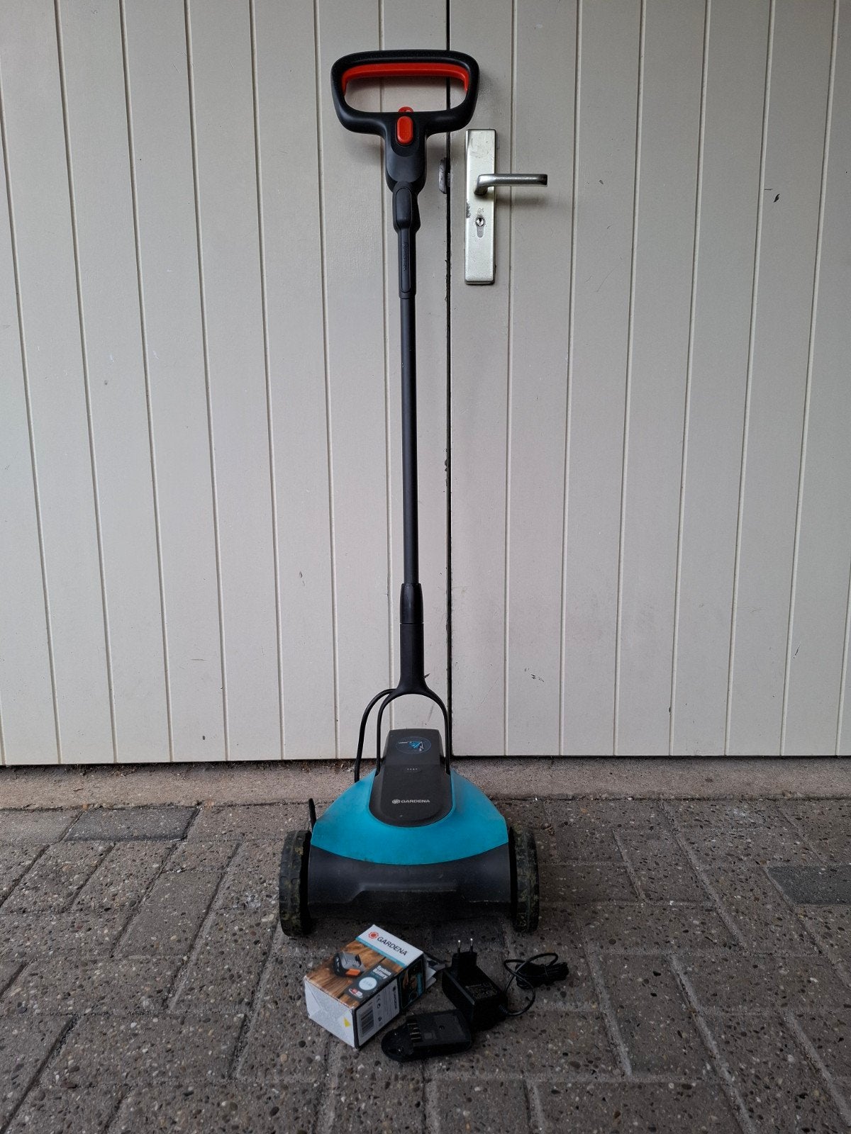 Gardena Accu Grasmaaier Handy Mover met 2 accu's en lader, Ophalen, Gebruikt, Minder dan 30 cm, Accu-grasmaaier