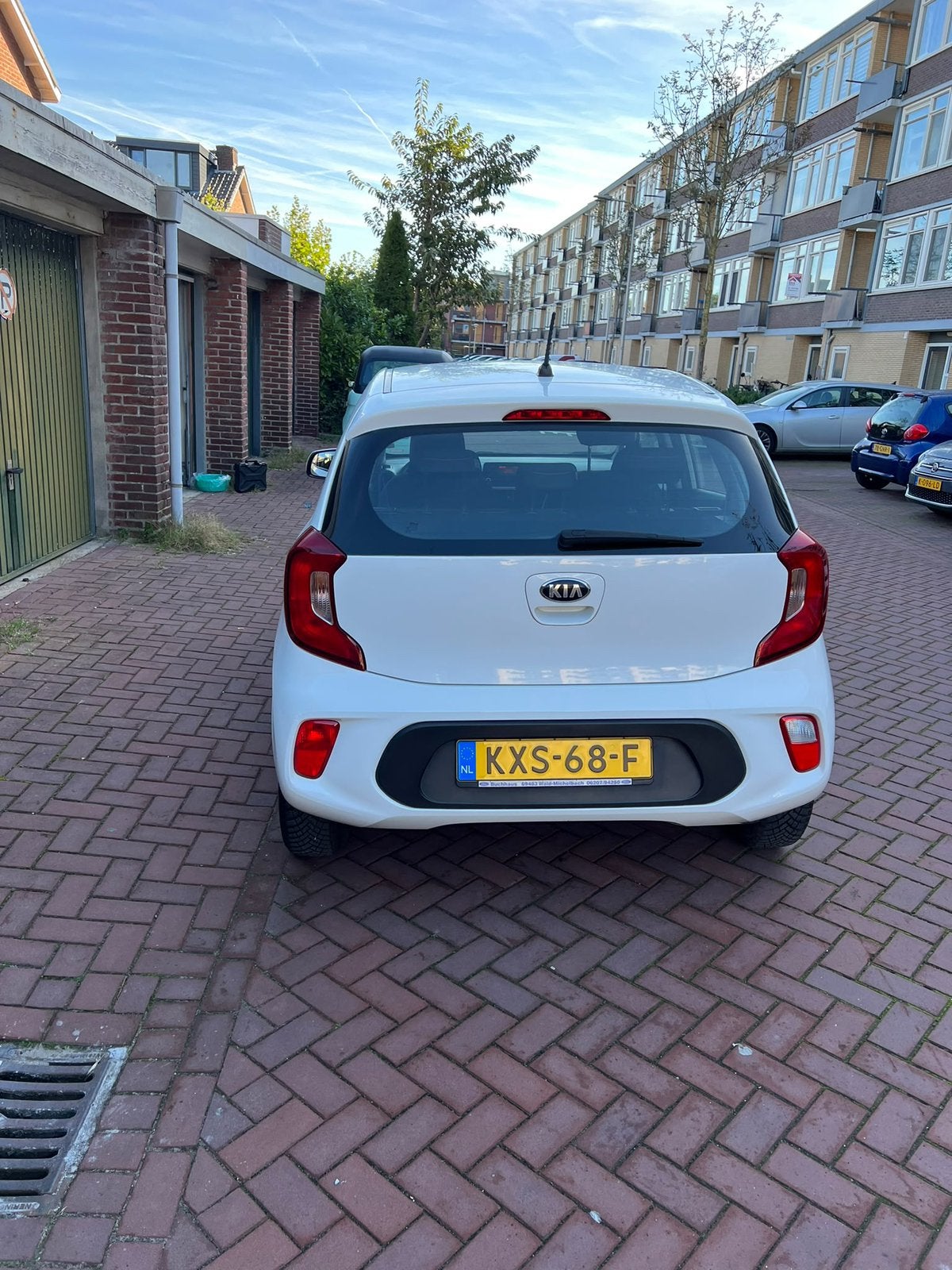 Foto 3 van Kia Picanto 1.0 MPi 67pk 5-zits 2019 Wit