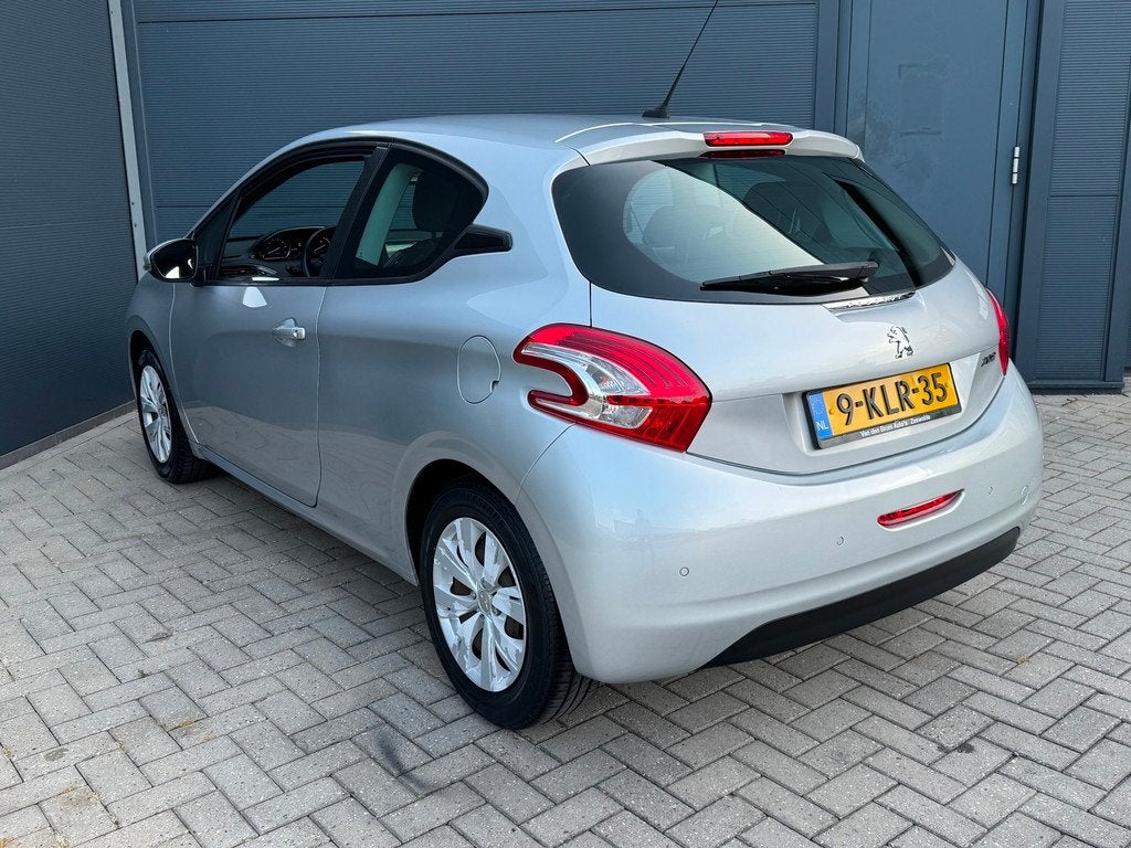 Peugeot 208 1.2 VTi Envy / navi / Nw -Riem / Nap, Voorwielaandrijving, Euro 5, Gebruikt, 31 €/maand