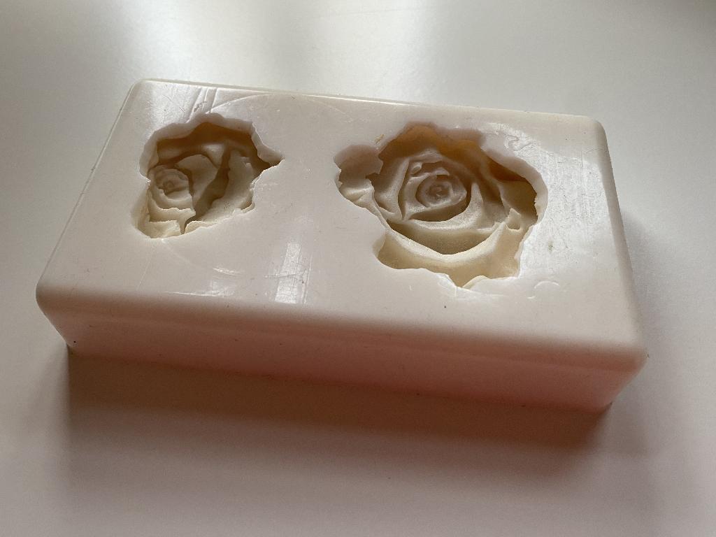 Siliconen mal 2 rozen | zeepmal - mallen - bloemen - mold, Ophalen of Verzenden, Zo goed als nieuw