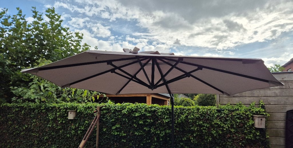 Zweefparasol (8 kant 3 mtr breed), Ophalen, Kantelbaar, Gebruikt, Zweefparasol