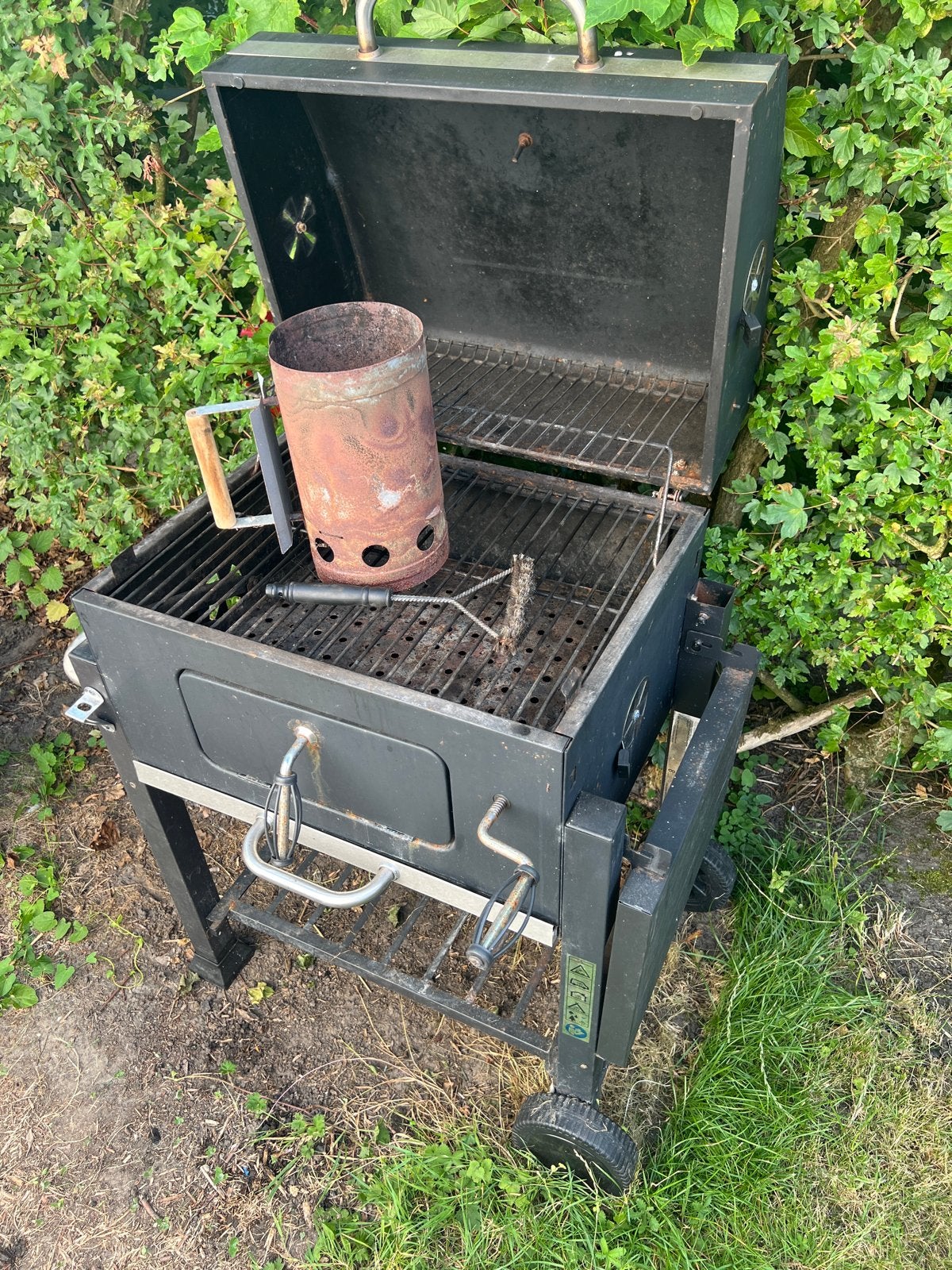 Tepro BBQ Houtskoolbarbecue met accessoires, Ophalen, Gebruikt, Met accessoires