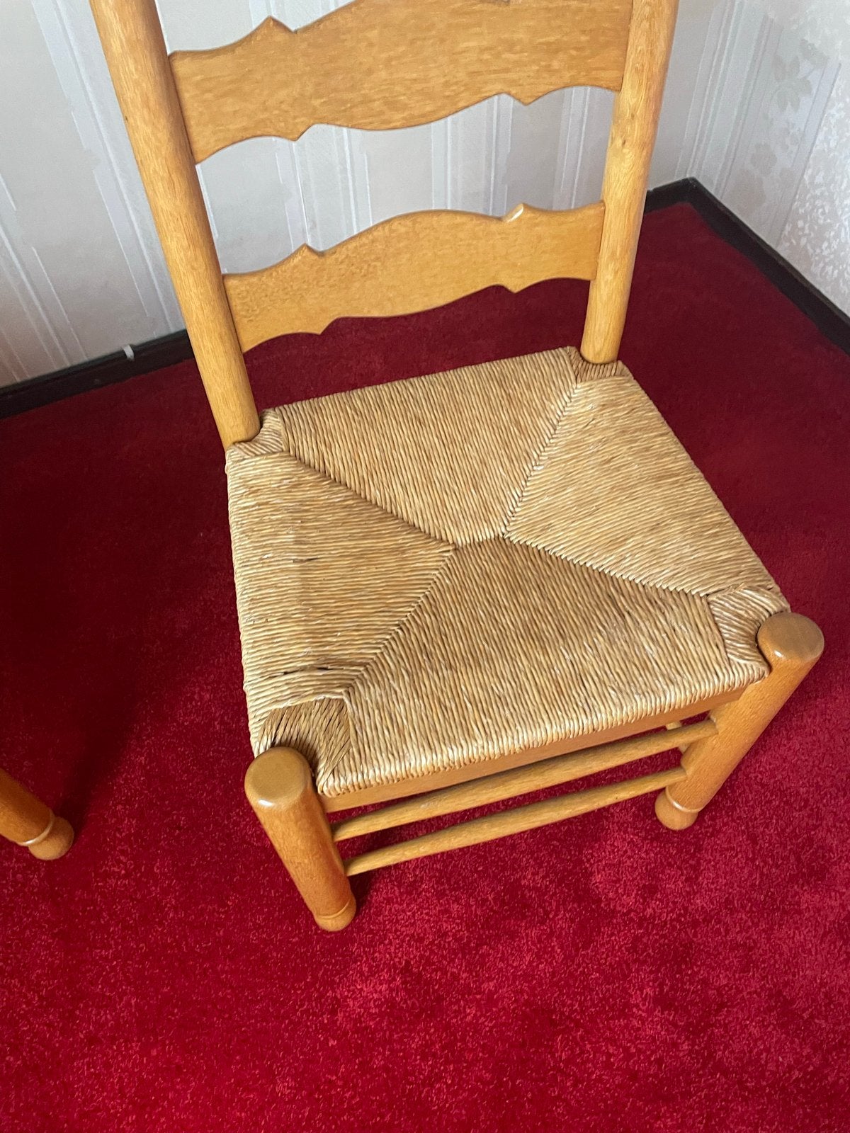 Houten stoel met rieten zitting - rustiek en comfortabel, Huis en Inrichting, Ophalen, Gebruikt, Overige kleuren, Eén