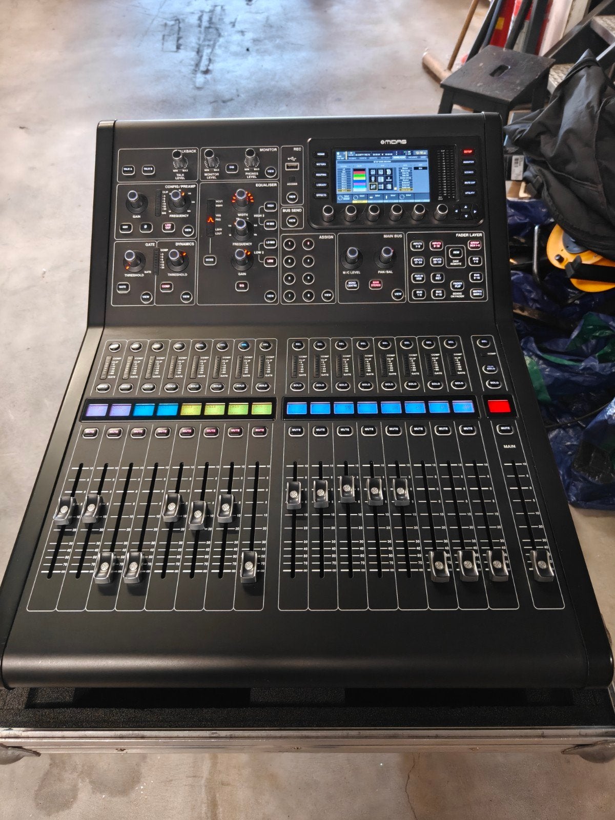 Midas M32R compleet in flightcase, Ophalen of Verzenden, Gebruikt, 20 kanalen of meer