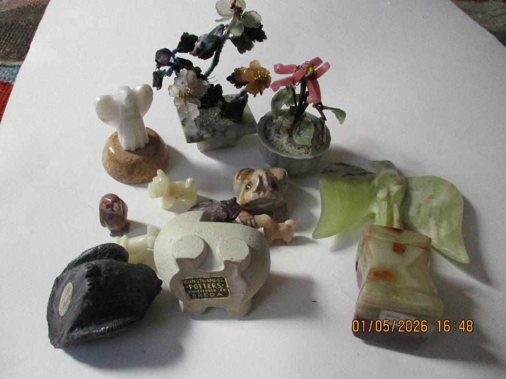 Beeldjes edelsteen bonsai potjes etc 12 stuks., Ophalen of Verzenden, Gebruikt, Dier