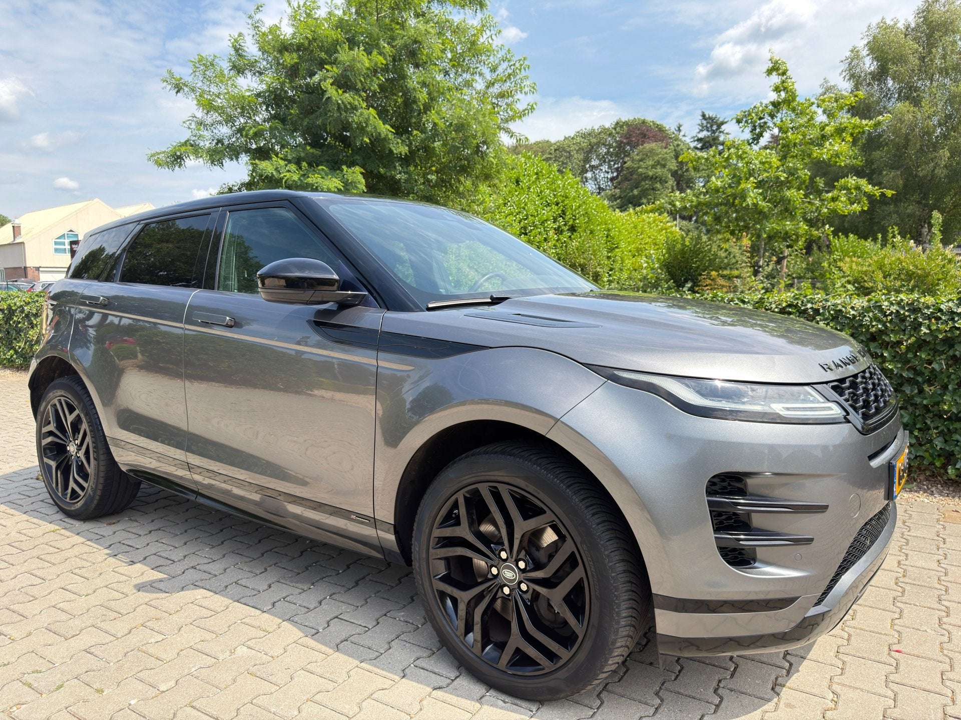 Foto 8 van Land Rover Range Rover Evoque 2.0 P200 AWD R-Dynamic HSE BLA