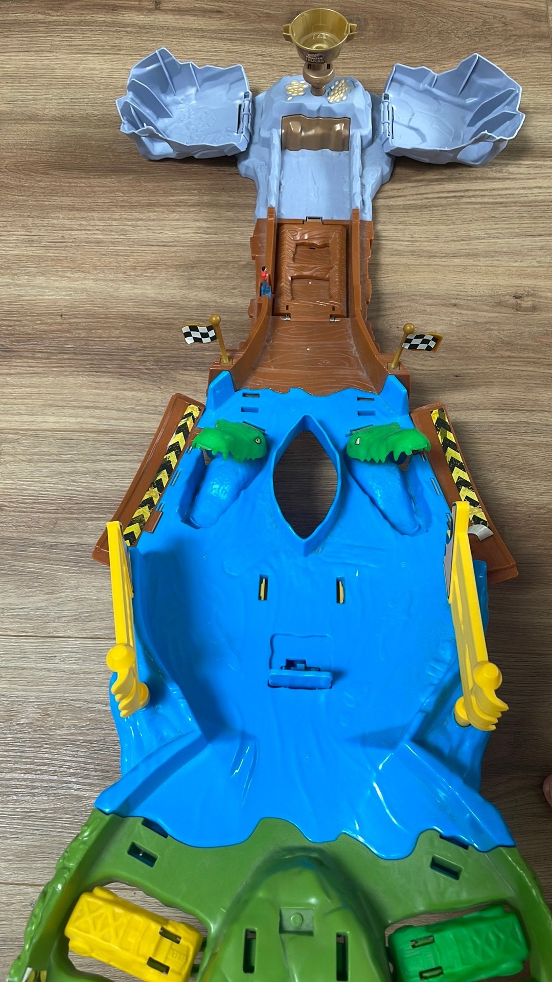 Hot Wheels racebaan met 2 monster trucks, Ophalen, Zo goed als nieuw