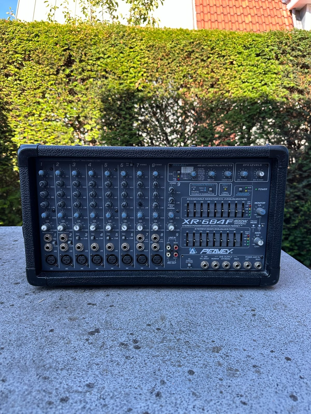 Peavey XR 684F Powermixer - 400W, 8 kanalen, Ophalen of Verzenden, Gebruikt, 5 tot 10 kanalen, Microfooningang