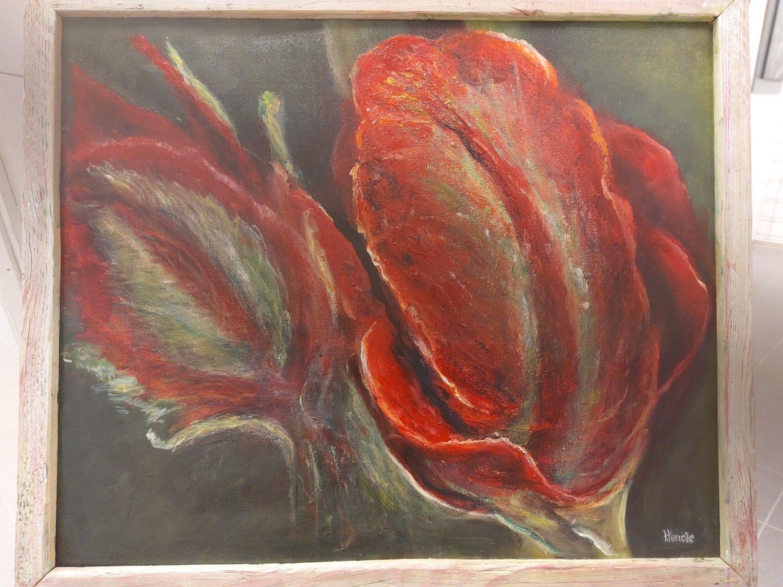 Schilderij: Levendige rode tulpen in houten lijst, Ophalen