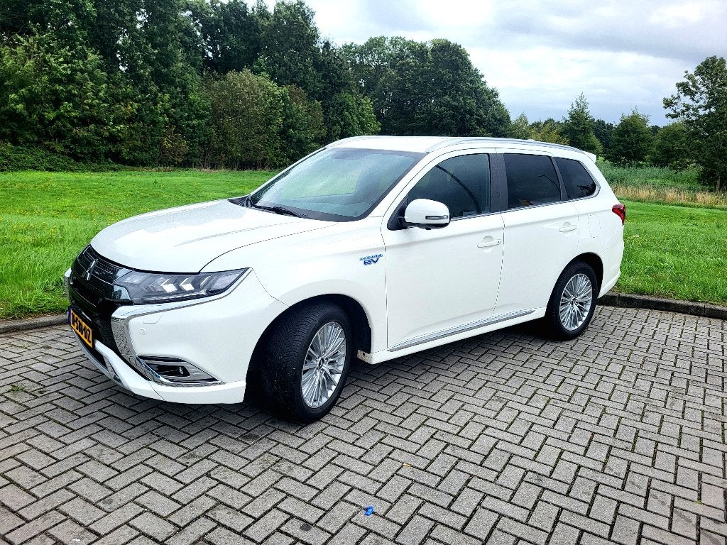 Mitsubishi Outlander Instyle 2.4 PHEV 4WD 2018 (mod 2019), Auto's, Automaat, Dealer onderhouden, Outlander, Zwart