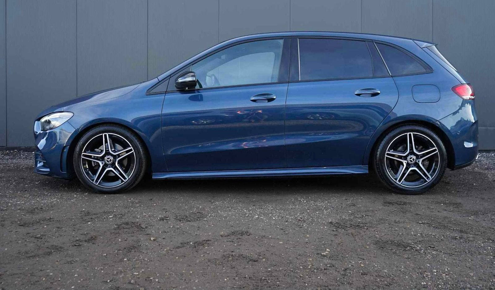 Mercedes-Benz B-Klasse B180 business solution AMG ORIG NL, 136 pk, 4 cilinders, 700 kg, Blauw