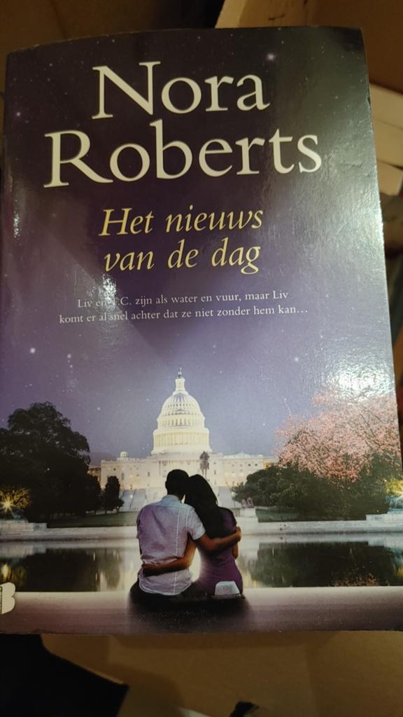 Nora Roberts - Het nieuws van de dag, Ophalen of Verzenden, Gelezen, Nora Roberts, Nederland