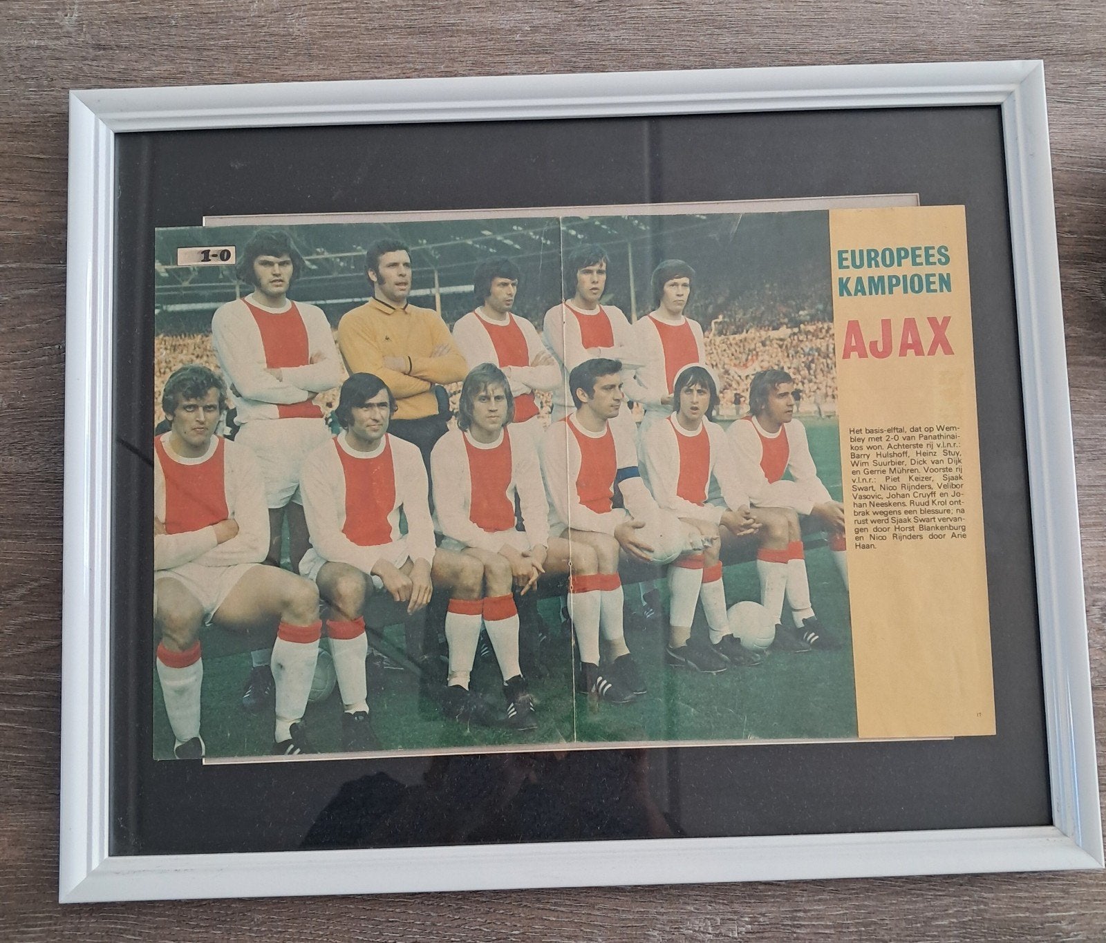 Ingelijste krantenpagina Europees Kampioen Ajax 1971, Ophalen of Verzenden, Gebruikt, Ajax, Poster, Plaatje of Sticker