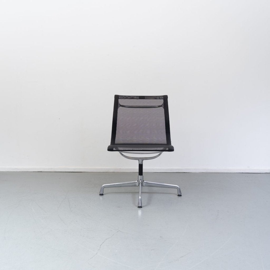 Vitra Eames EA 105 Stoel Zwart Netweave - Chroom, Niet ingevuld, Zo goed als nieuw, Niet ingevuld, Niet ingevuld