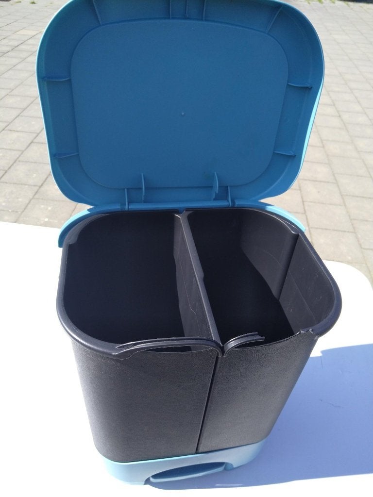 vuilnis bakje twee keer 15 liter, Ophalen, Gebruikt