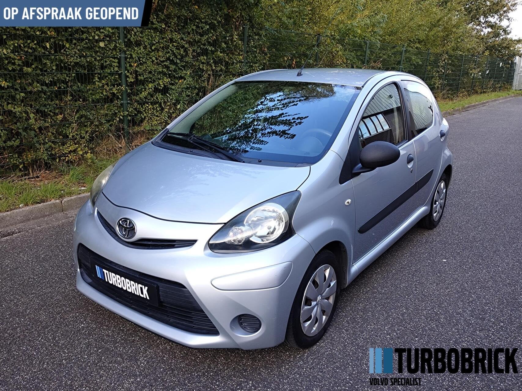 Toyota Aygo 1.0 VVT-i Now | 5drs | Airco | nieuwe APK, Auto's, Voorwielaandrijving, Euro 5, Stof, Gebruikt