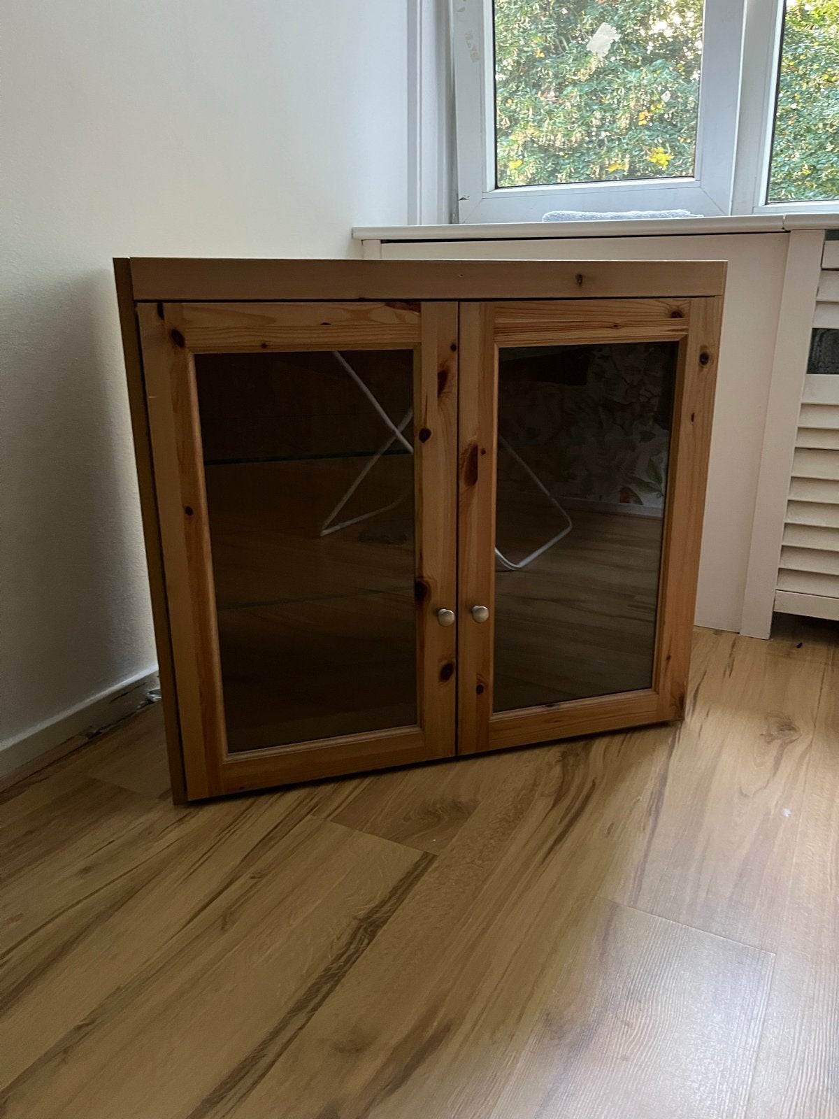 Houten kastje met glazen deuren en planken, Ophalen, Gebruikt