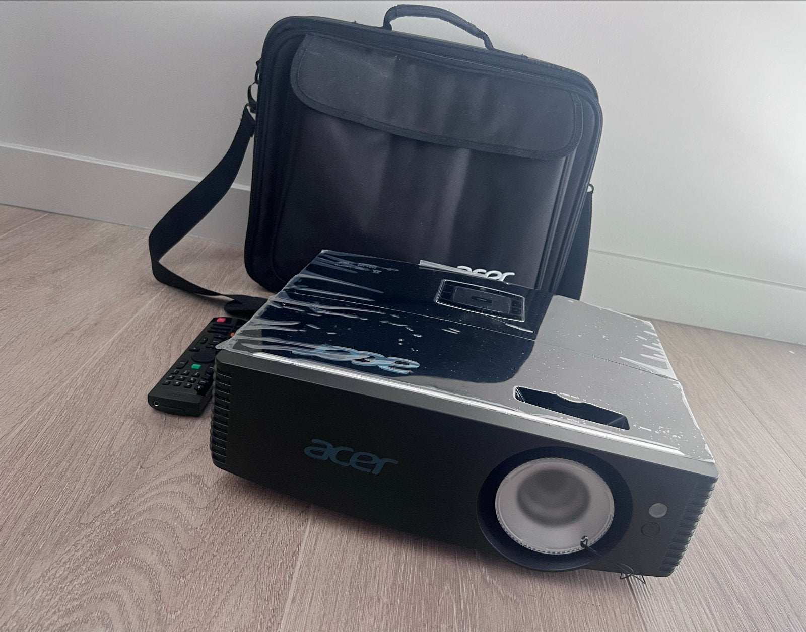 Acer Projector met afstandsbediening en draagtas, Audio, Tv en Foto, Beamers, Ophalen of Verzenden, Zo goed als nieuw, DLP, Full HD (1080)