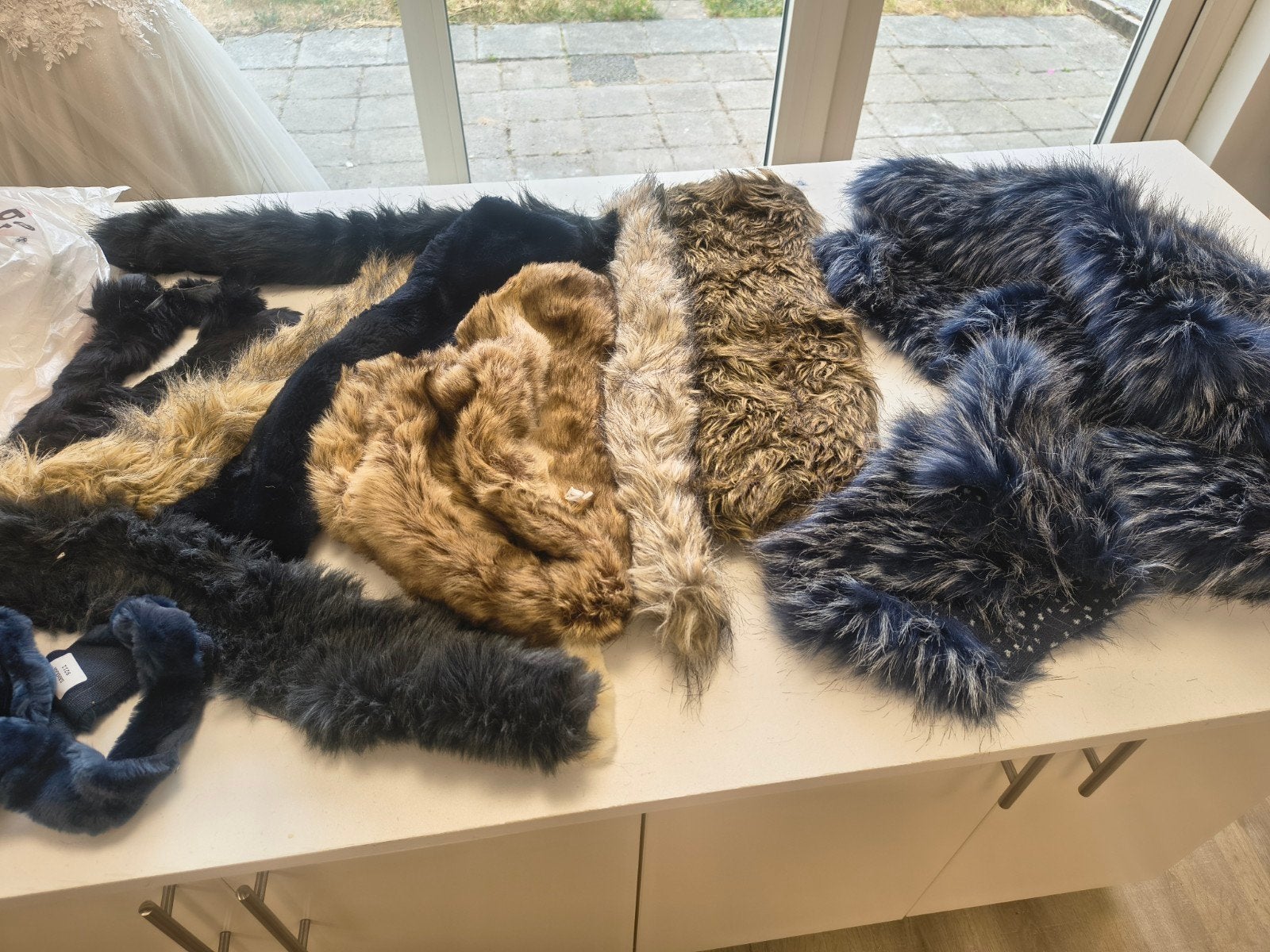 Reststukken kunstbont in diverse kleuren, Hobby en Vrije tijd, Stoffen en Lappen, Ophalen of Verzenden