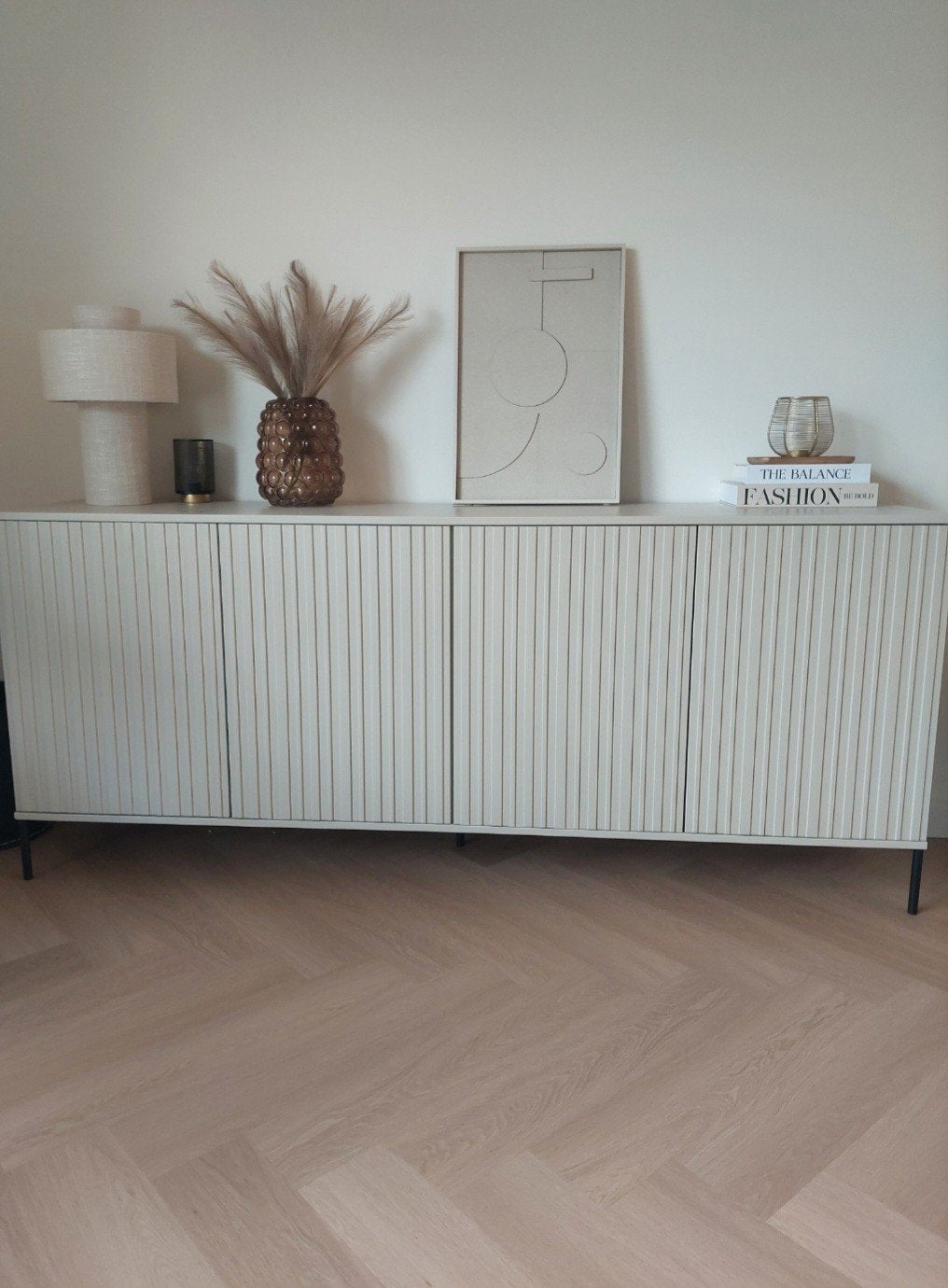 Japandi Stijlvolldressoir Gravure New Grenen Dust, Huis en Inrichting, Kasten | Dressoirs, Met deur(en), Modern, Scandinavisch