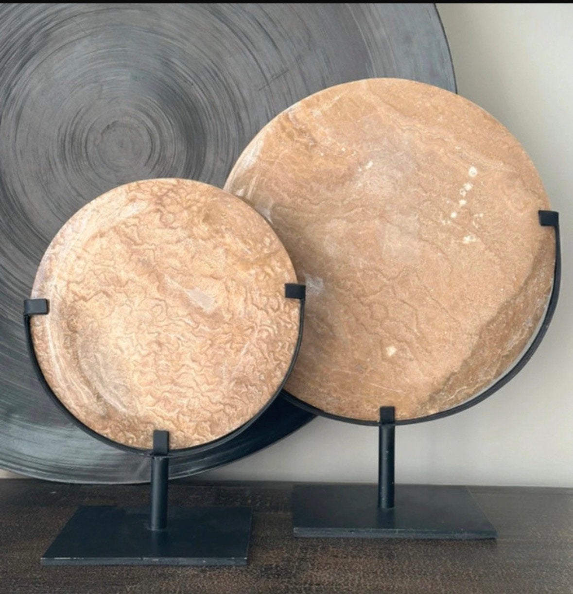 Grote set van 2 Onyx natuurstenen schijven op standaard H59, Beige, Ophalen of Verzenden, Natuurlijk materiaal, 59 cm