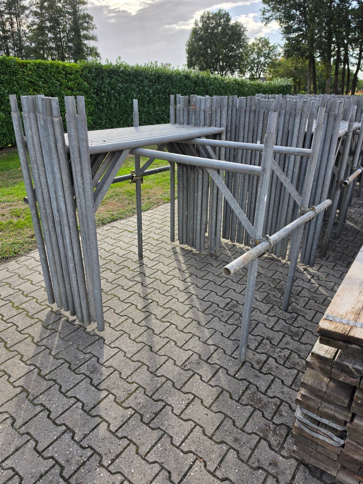 Foto 11 van Grote complete Gevelsteiger Te Koop (H-jukken buizen klemmen