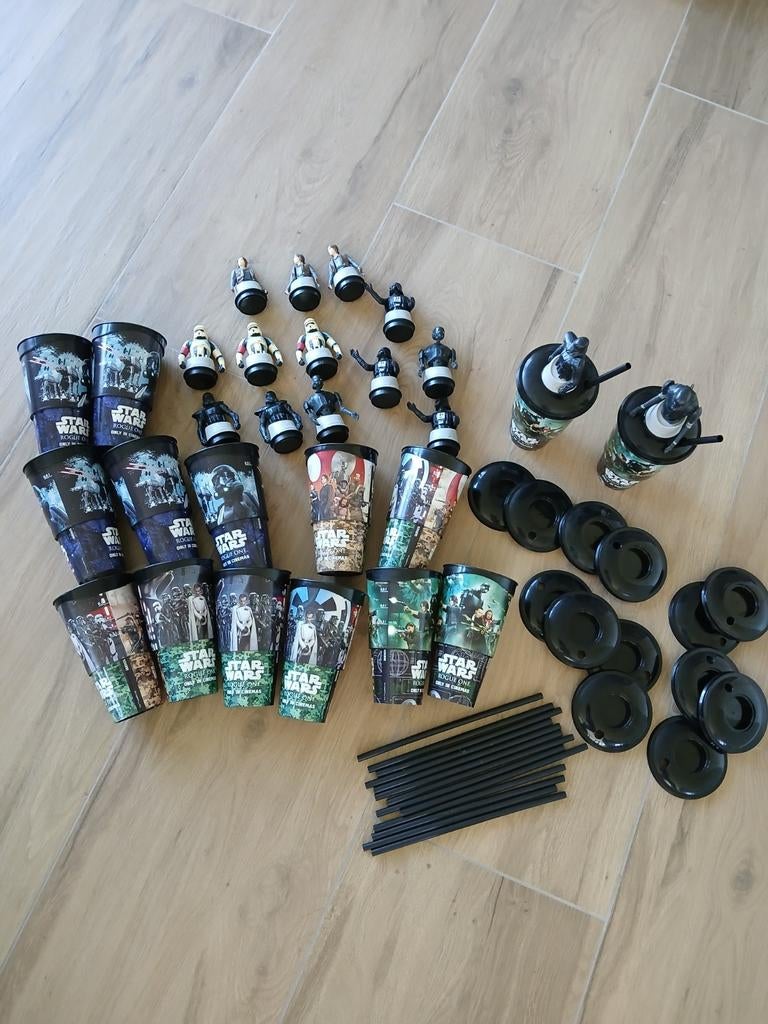 12 x star wars beker / bekers bioscoop bekers NIEUW, Ophalen of Verzenden, Zo goed als nieuw, Actiefiguurtje