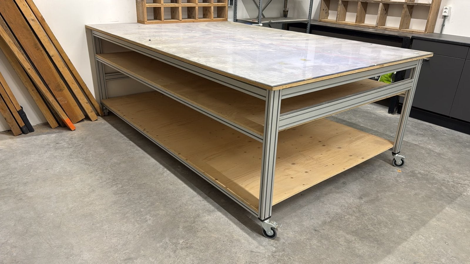 Robuuste werkbank met opbergplanken en wielen, Ophalen, Gebruikt, 170 cm of meer