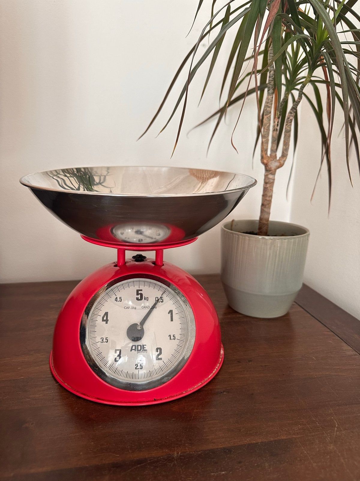 Vintage rode keukenweegschaal - ADE 5kg, Ophalen, Keukenweegschaal, Gebruikt, Minder dan 10 kg