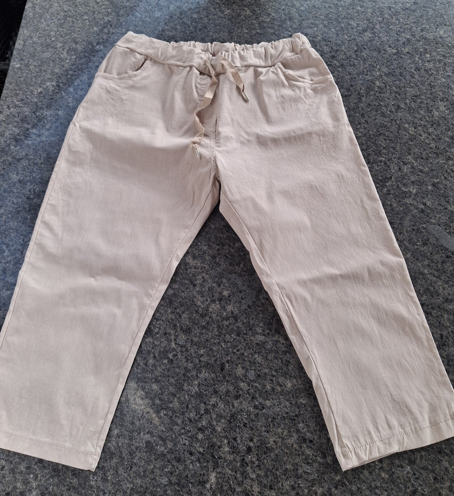 Nieuwe Blanco jogg-jeans capri plussize(42t/m46), Kleding | Dames, Beige, Maat 42/44 (L), Nieuw, Ophalen of Verzenden