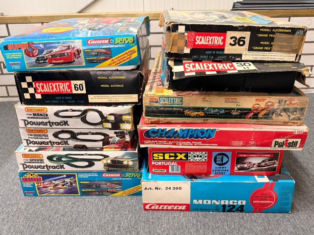 12x Racebanen slot cars Carrera Matchbox Scalextric Champion, Kinderen en Baby's, Ophalen, Carrera, 8124AD Wesepe, Info@dinkytoysinkoop.nl