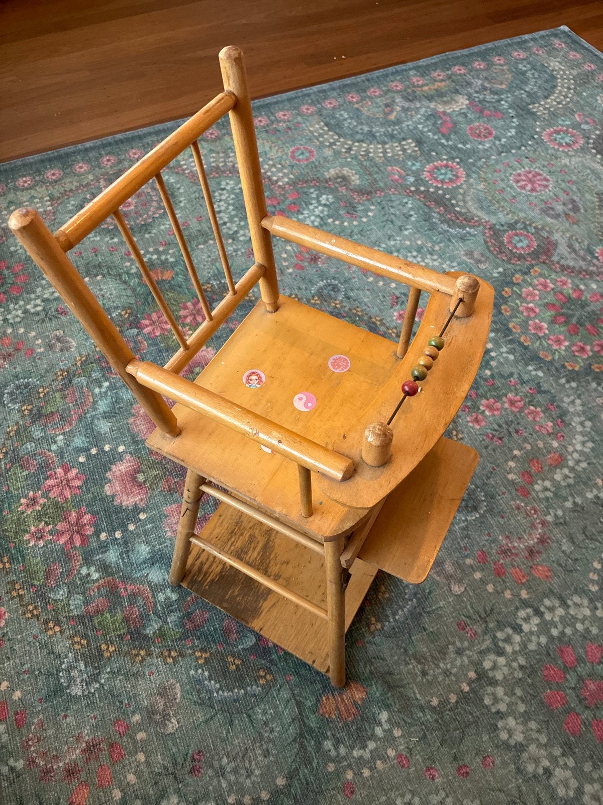 Vintage houten poppenkinderstoel met eetblad, Ophalen of Verzenden, Gebruikt, Overige typen