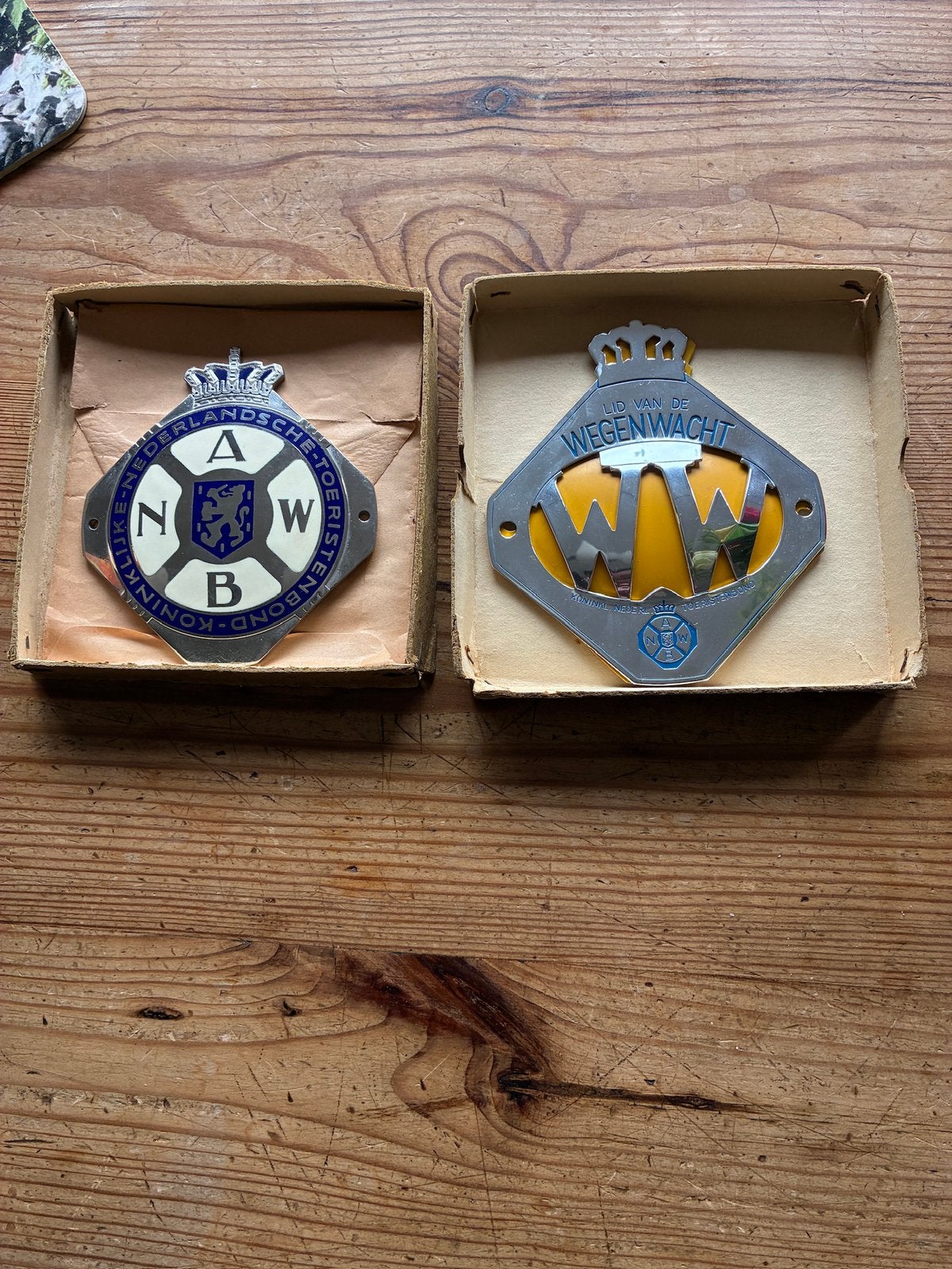 ANWB Wegenwacht emblemen met origineel doosje en toelichting, Verzenden, Zo goed als nieuw