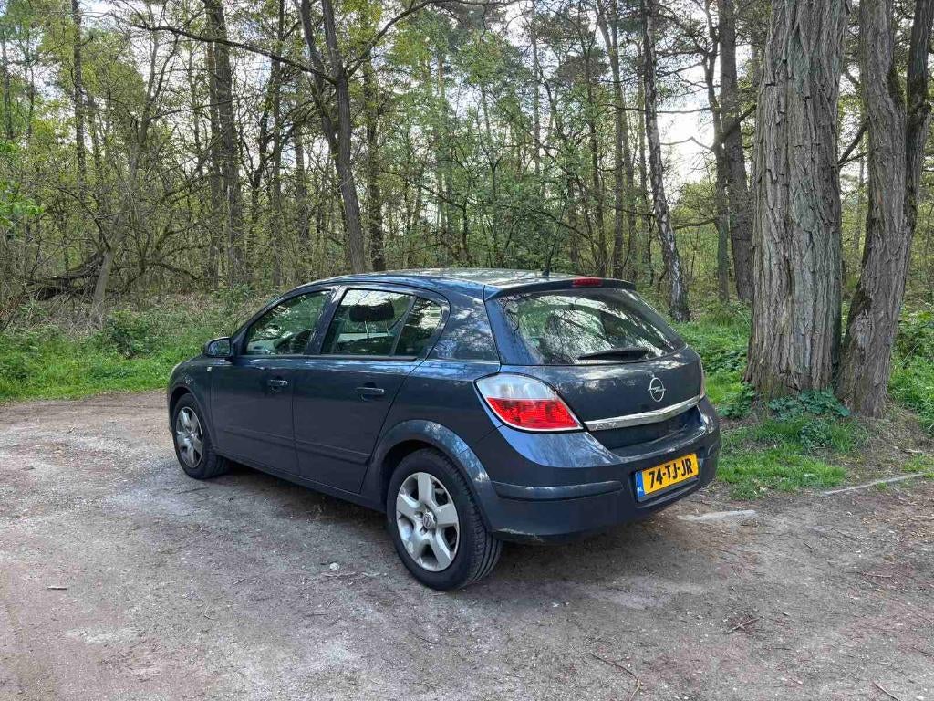 Opel Astra 1.6 16V 5D 77KW 2006 Grijs, Auto's, Voorwielaandrijving, 15 km/l, 4 cilinders, 1165 kg