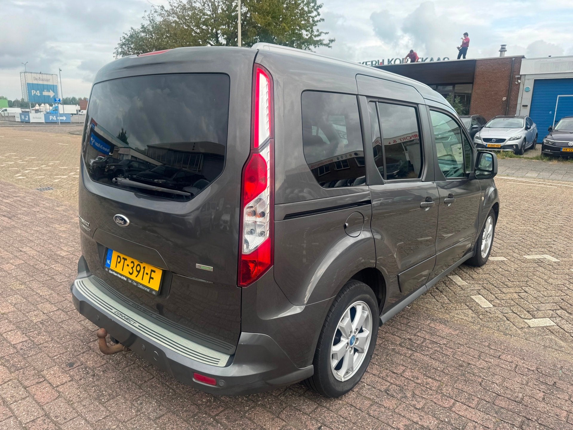 Ford Tourneo Connect Compact 1.0 Titanium KETTING HOORBAAR !, Auto's, Voorwielaandrijving, Euro 5, 101 pk, Gebruikt