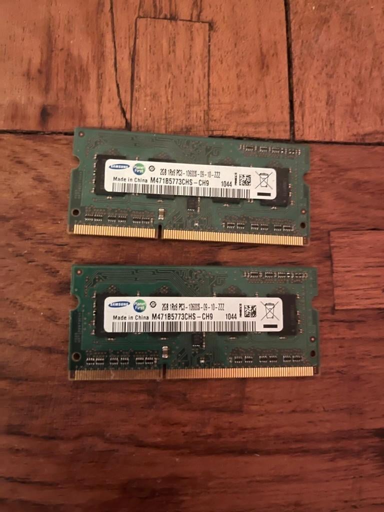 2x2GB Samsung DDR3 Laptop Geheugen 1333MHz PC3-10600 SO-DIMM, Computers en Software, RAM geheugen, Ophalen of Verzenden, Zo goed als nieuw
