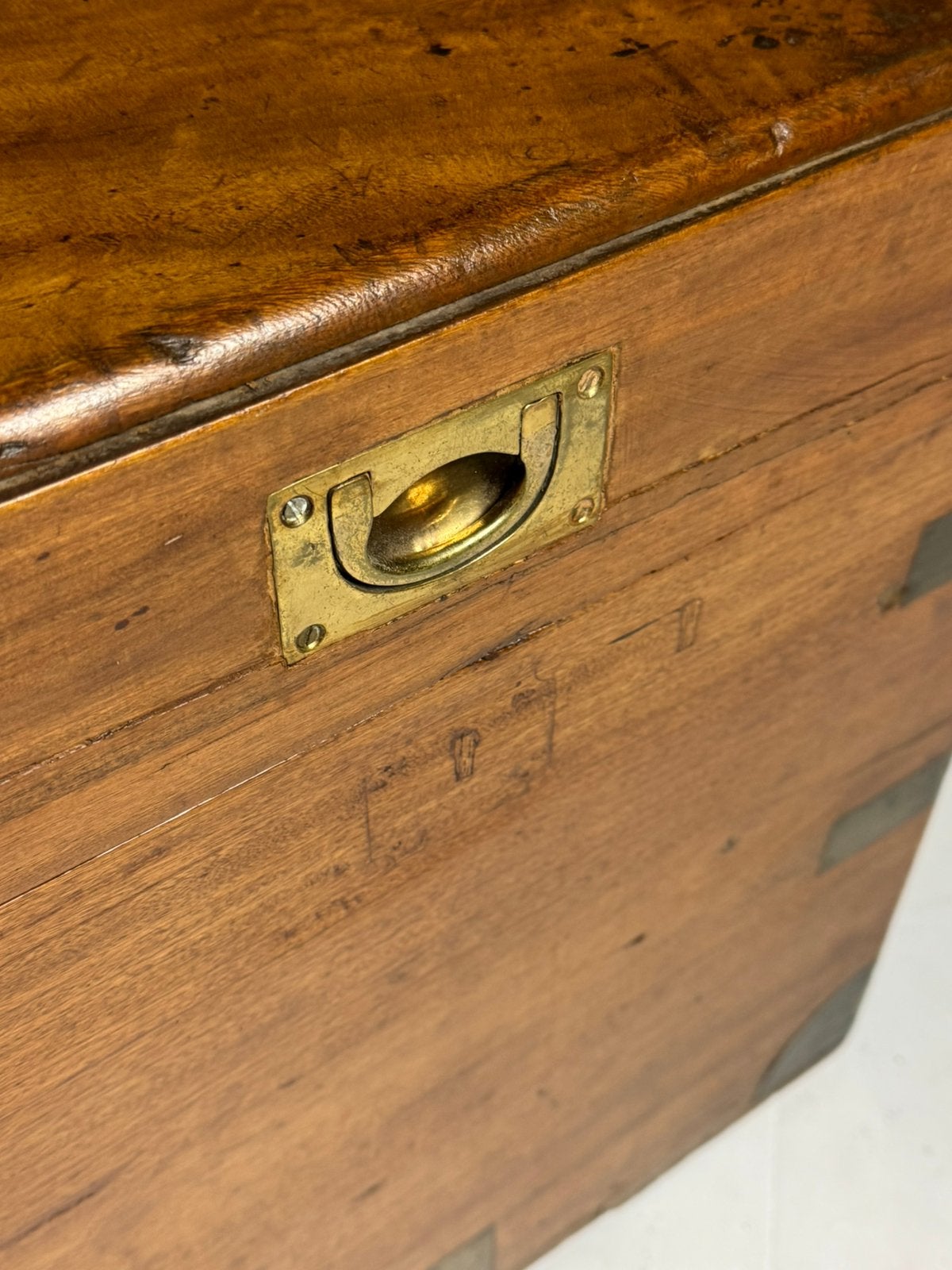 Campaign kist camfer 19e eeuw, Huis en Inrichting, Woonaccessoires | Kisten, Ophalen of Verzenden, Zo goed als nieuw, Minder dan 50 cm