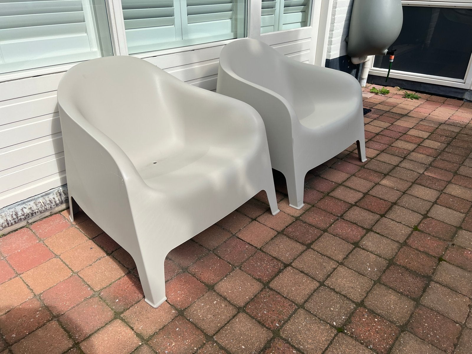 2x Kunststof tuinstoelen - Beige, Tuin en Terras, Ophalen, Gebruikt, Kunststof