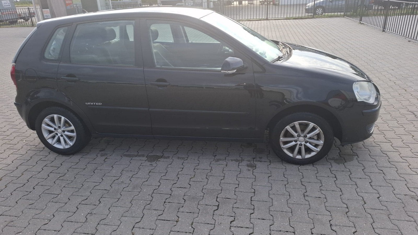 Volkswagen Polo 2009 Zwart 1.2 | APK 04-2027 Rijdt goed, Auto's, 40 €/maand, 540 kg, 1198 cc, Zwart