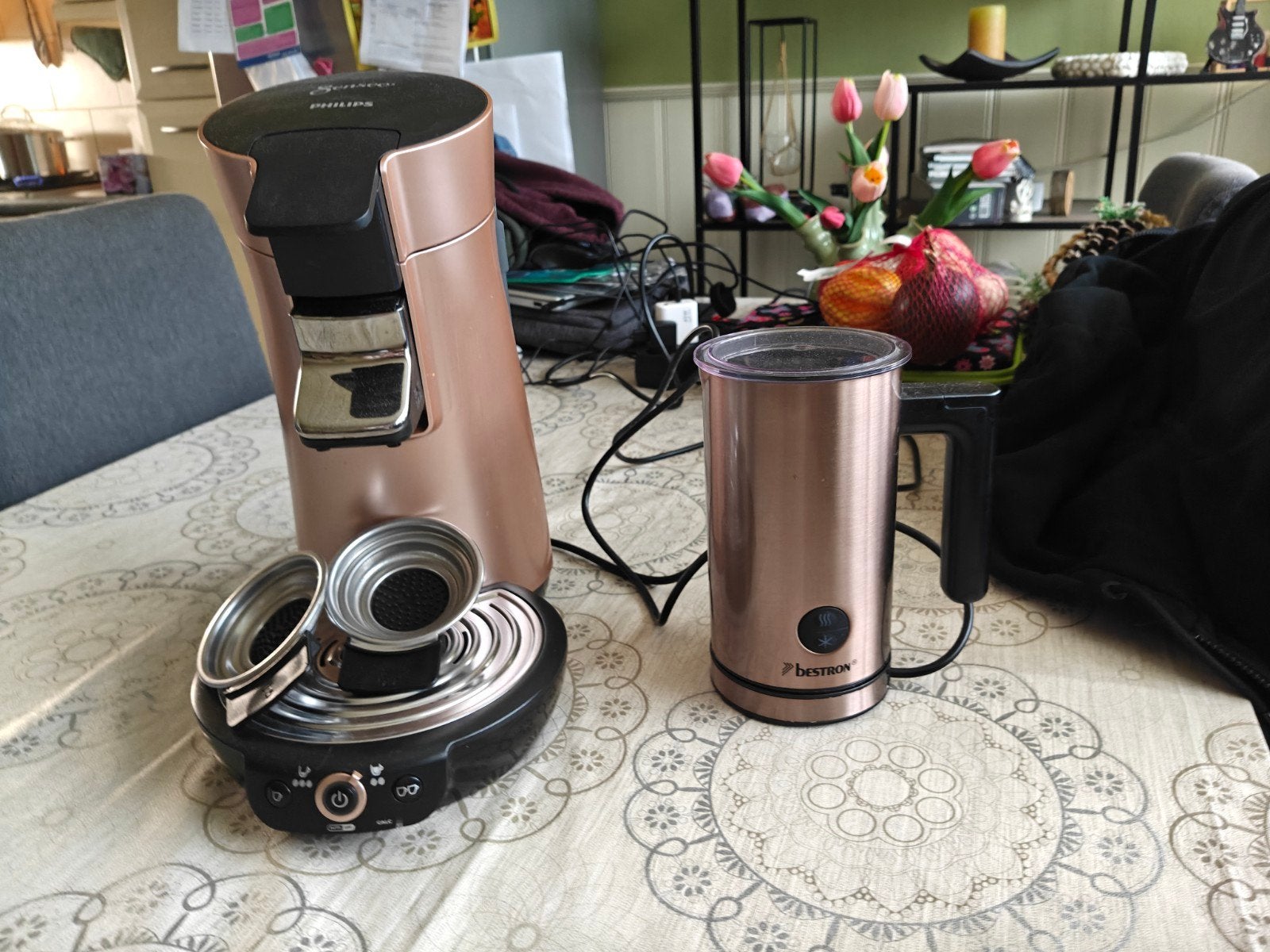 Senseo en melkopschuimer, Ophalen, Zo goed als nieuw, Koffiemachine