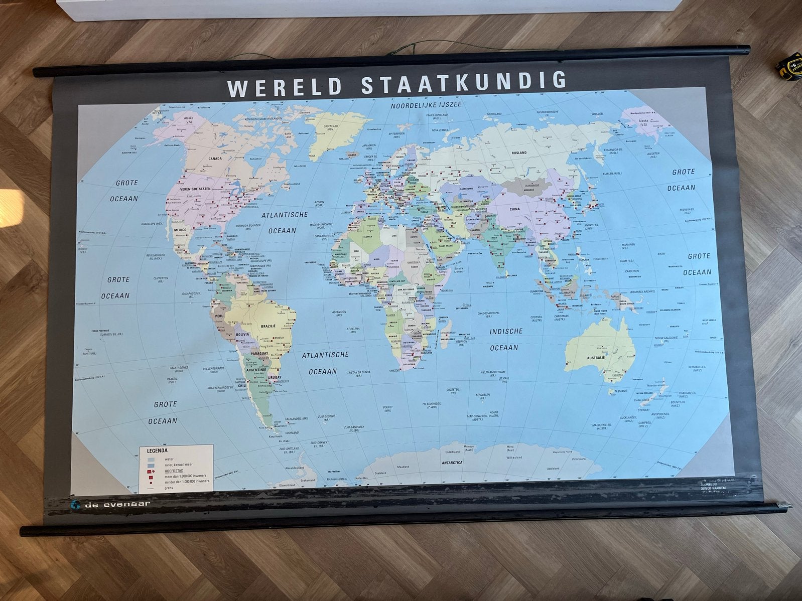 Oude schoolkaart - Wereld staatkundig, Ophalen, Geschiedenis