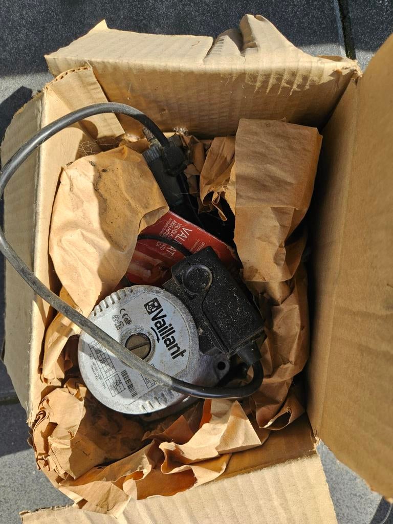 Vaillant pomp VHR 3 180933 en Valmat ontluchter, Minder dan 30 cm, Overige typen, Minder dan 60 cm, Ophalen of Verzenden