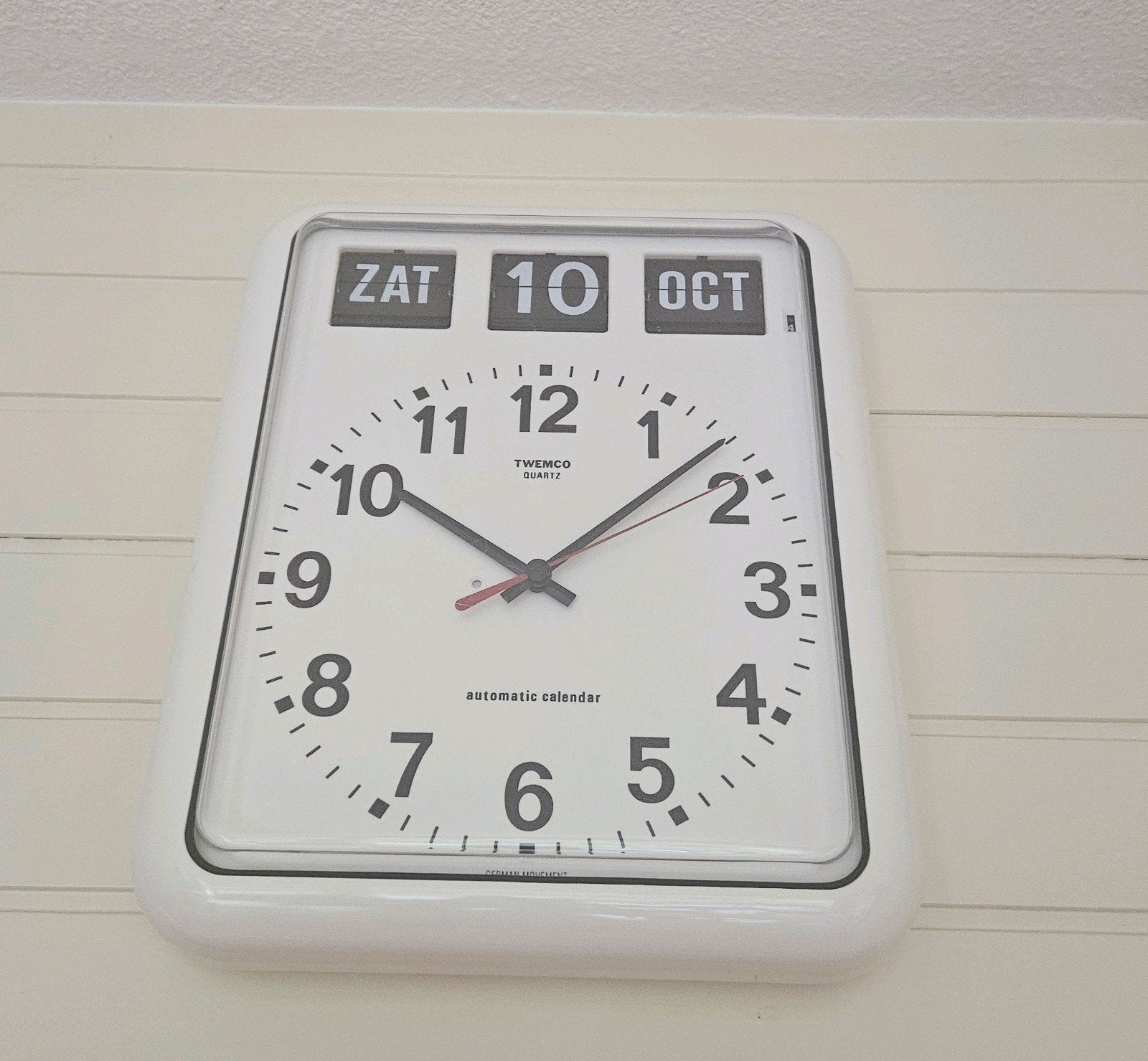Dementie klok. Twemco Quartz Wandklok met Automatische Kalen, Wit, Analoog, Ophalen of Verzenden, Modern