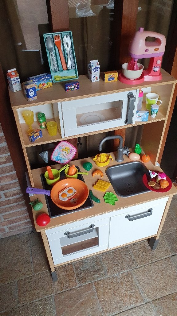 Duktig speelkeuken inkl. mixer, gebak, pannen, kookgerei,, Ophalen, Zo goed als nieuw, Hout, Speelkeuken