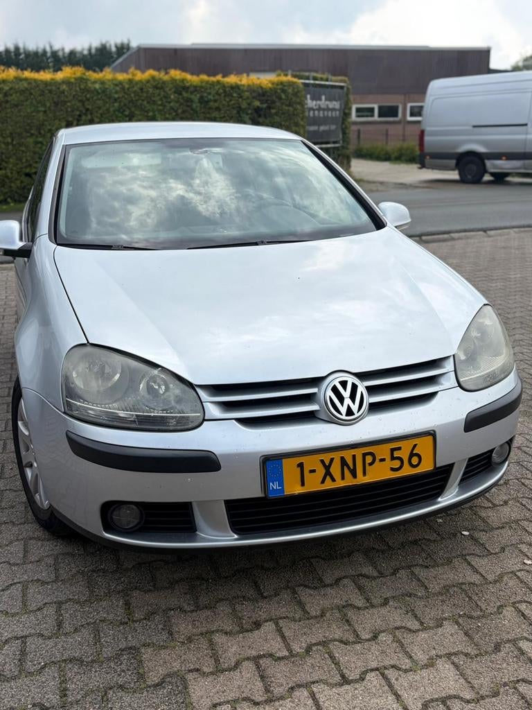 Volkswagen Golf 2004 Grijs, Auto's, Volkswagen, Voorwielaandrijving, Stof, 74 pk, 610 kg