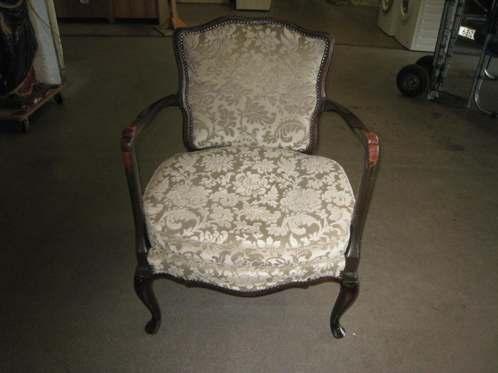 Antiek fauteuiltje met gebloemde stof, Niet ingevuld, Gebruikt, Niet ingevuld, Niet ingevuld