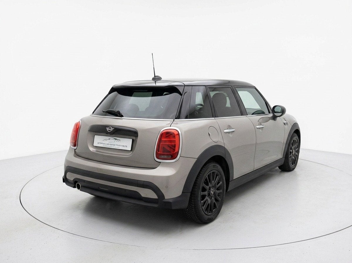 Mini 5-Deurs 1.5 Cooper - Facelift - Camera - Navi Prof - De, Auto's, Mini, 12 maanden, 136 pk, Gebruikt, Zwart