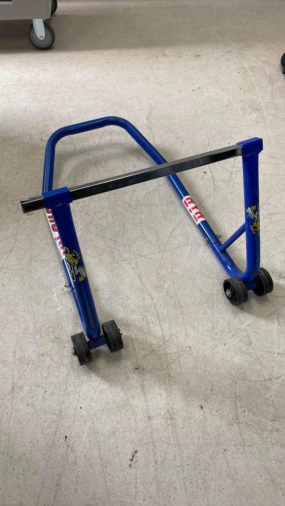 Paddock stand, Motoren, Ophalen
