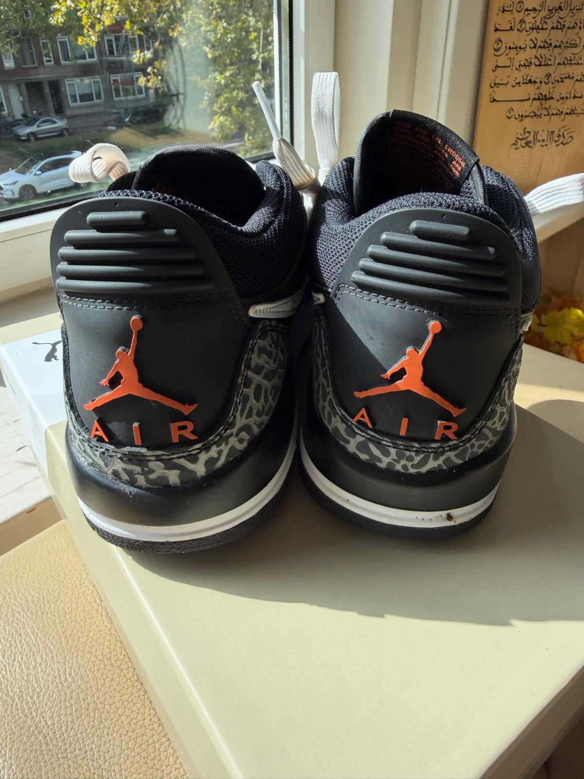 Nike Jordan Legacy 312 Low - Zwart met Oranje Details, Ophalen, Schoenen met lage hakken, Zwart, Zo goed als nieuw